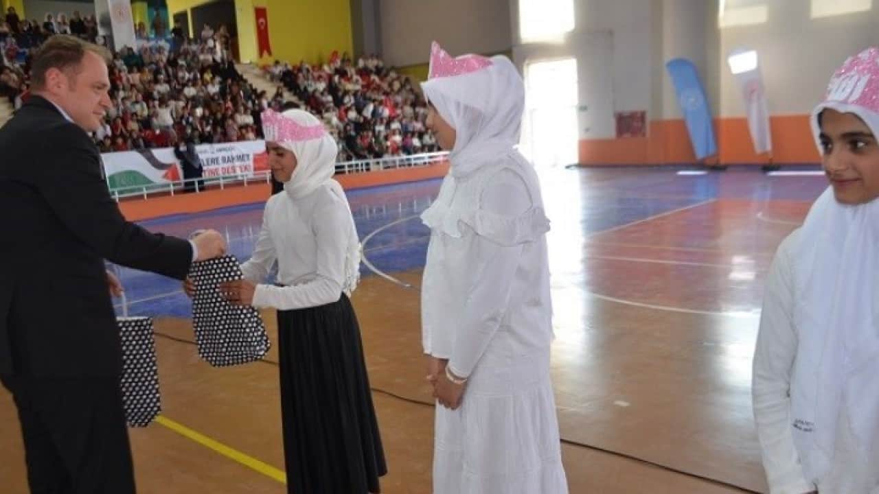 Foto - TÜGVA’dan Bulanık’ta yaz okuluna veda! 2 bin 500 öğrencide mezuniyet coşkusu
