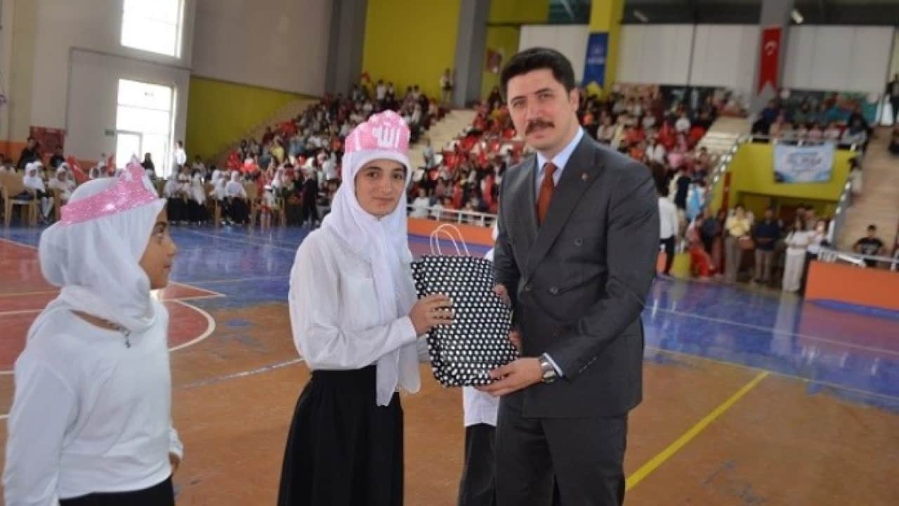 Foto - TÜGVA’dan Bulanık’ta yaz okuluna veda! 2 bin 500 öğrencide mezuniyet coşkusu