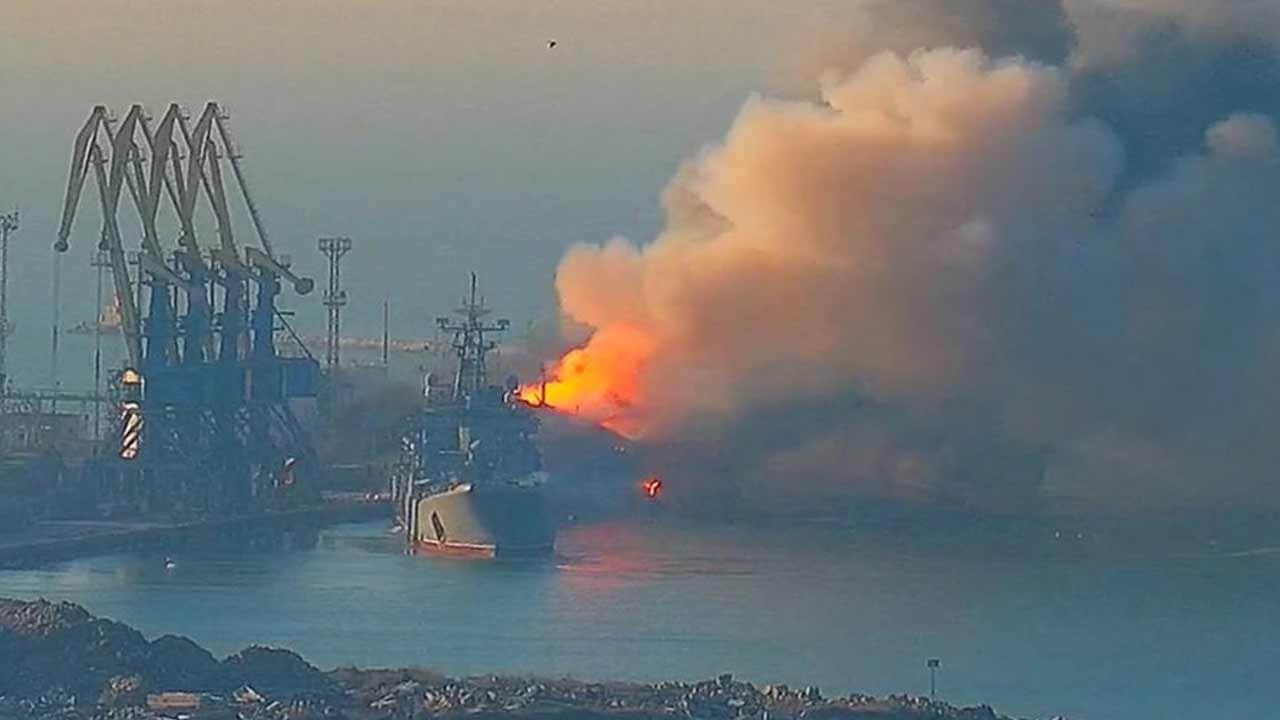 Foto - Tüm dünya Hürmüz’e kilitlenmişken bambaşka bölgeden açıklama geldi! "31 gemi imha ettik!"