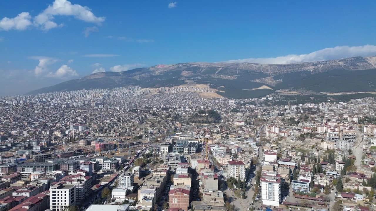 Tüm dünyada dikkatleri üzerine toplayan dev ibrik: Kahramanmaraş’ta bulunuyor! İki usta yaptı...