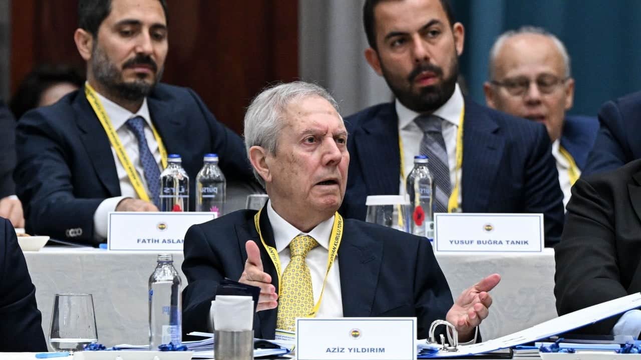 Foto - Tüm Fenerbahçeli taraftarlar nefesini tuttu ve ismi atar topar masaya konuldu! Geldiği gibi gidiyor...