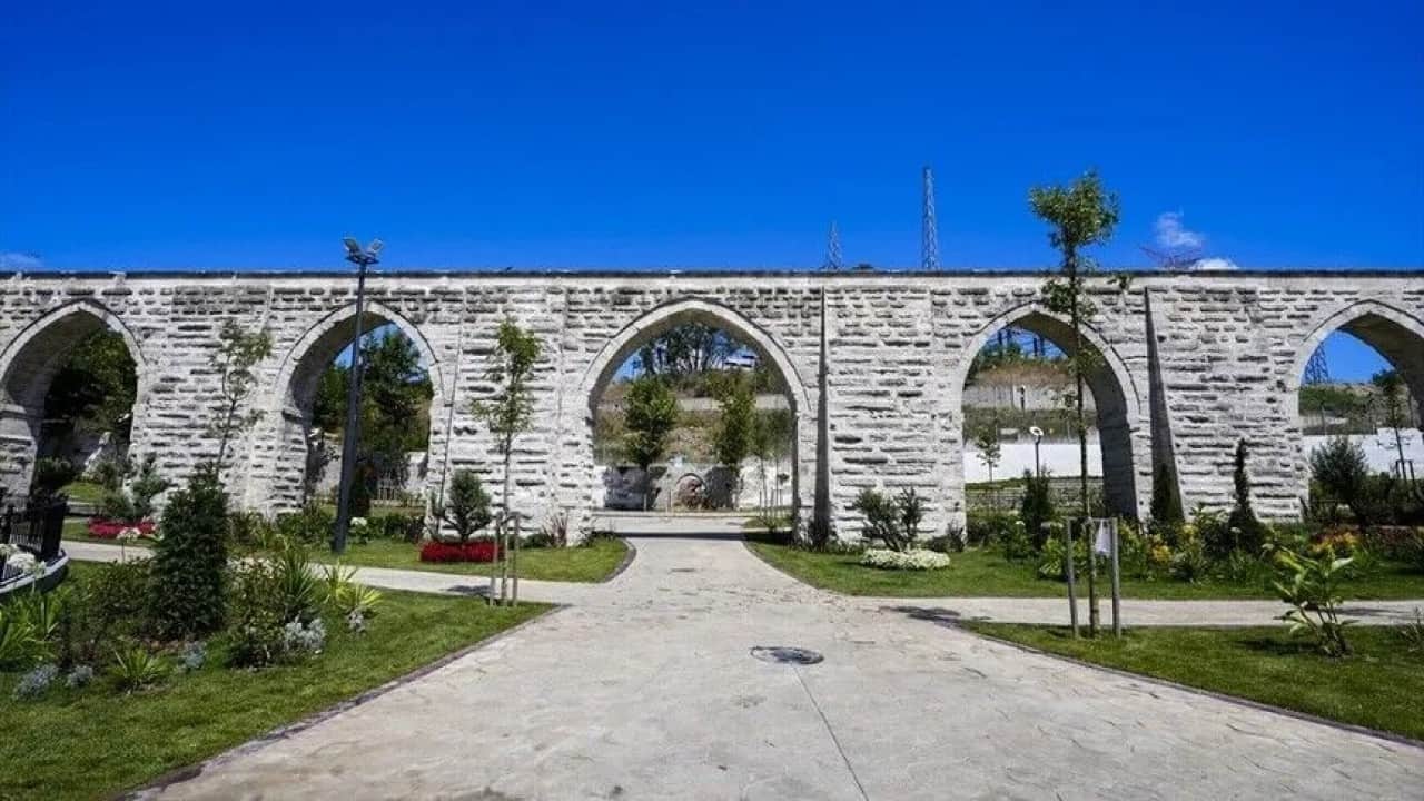 Foto - Türbeye tekme atanla ecdada hürmet eden bir olur mu? Ecdada ve eserlerine sahip çıkan Başkan