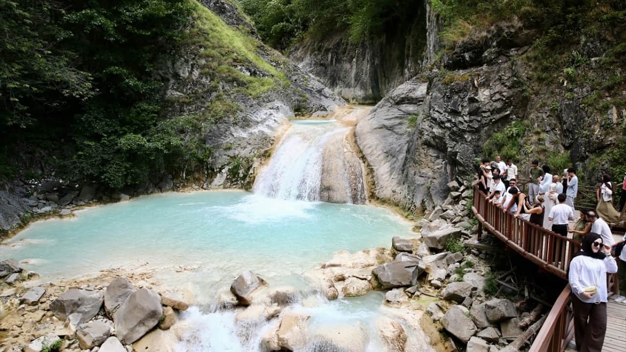 Foto - Turistlerin uğrak noktası Giresun’un Mavi Gölü’nü 700 bin kişi gezdi