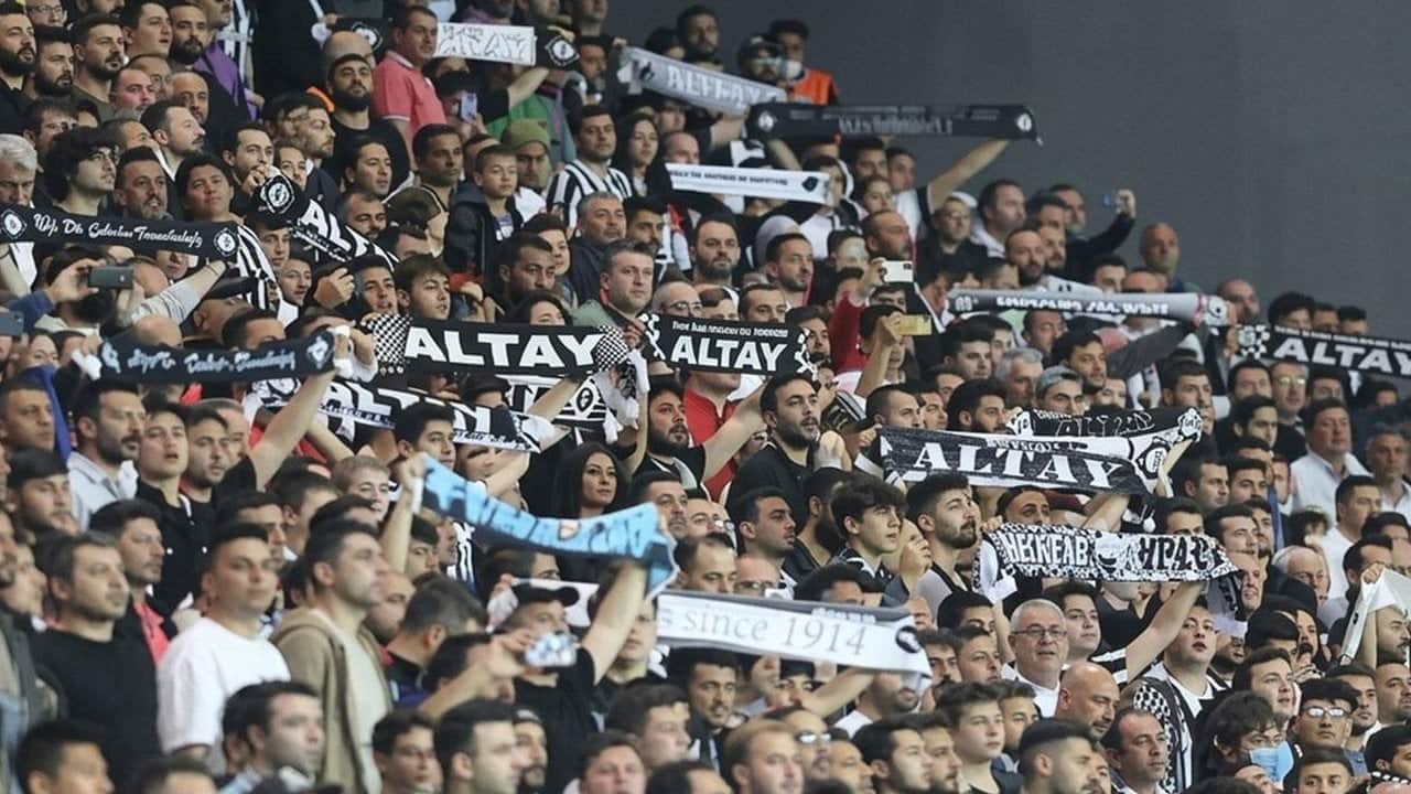 Foto - Türk futbolunun çınarı tarihe karışıyor! 112 yıllık kulüpte yönetim istifa etti, kayyım yolda