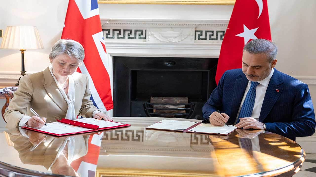 Foto - Türkiye ve İngiltere arasında yeni devir: Stratejik Ortaklık Belgesi imzalandı!