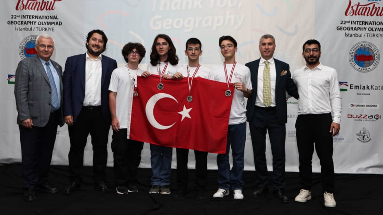Türkiye'den tarihi başarı: 4 öğrencinin 4'ü de gümüş madalya kazandı
