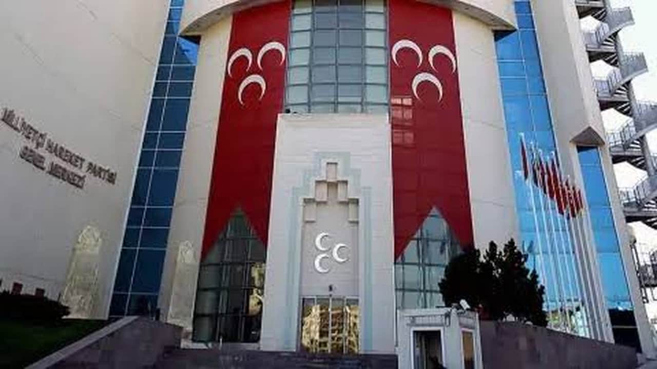 Foto - Türkiye’nin ünlü aşiretinin lideriyle Bahçeli buluşmasında Kürtçe çeviri krizi! Apar topar açıklama yapıldı