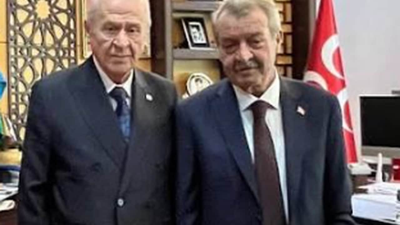 Foto - Türkiye’nin ünlü aşiretinin lideriyle Bahçeli buluşmasında Kürtçe çeviri krizi! Apar topar açıklama yapıldı