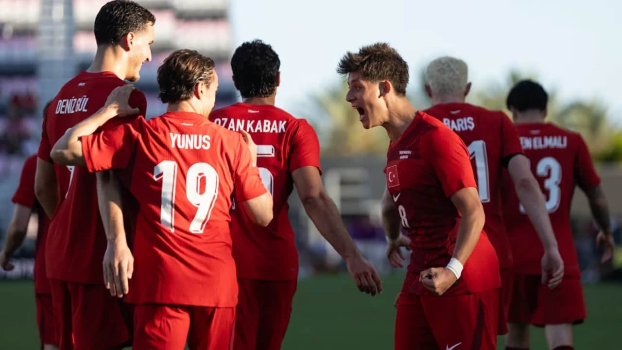 Foto - Türkiye'yi sarsacak iddia: Ahmet Çakar 4 milli futbolcunun isimlerinin baş harflerini açıkladı