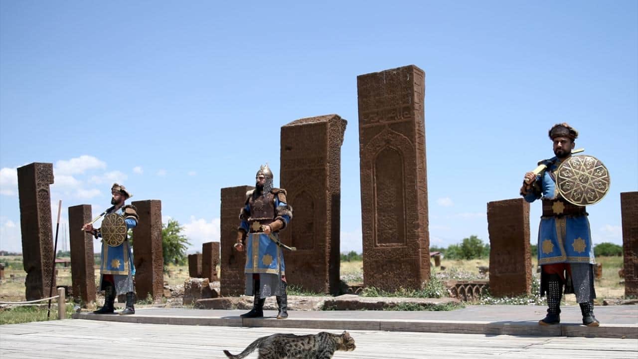 Foto - Türklerin Anadolu'ya giriş kapısı! Ahlat'a ziyaretçi akını 