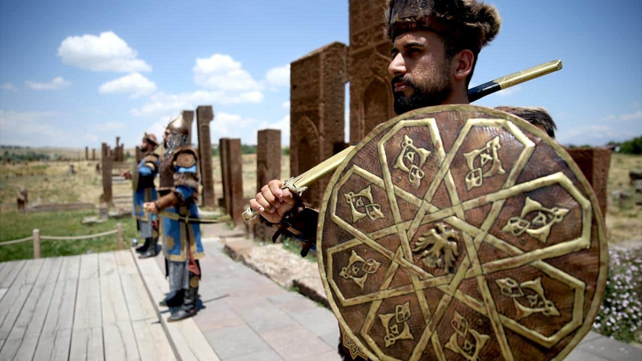 Foto - Türklerin Anadolu'ya giriş kapısı! Ahlat'a ziyaretçi akını 