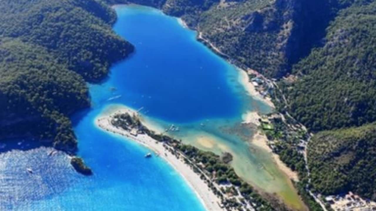 Turkuaz denizi ve doğal güzelliği ile turistlerin gözdesi: Ölüdeniz Avrupa'nın en değerli 4. plajı 