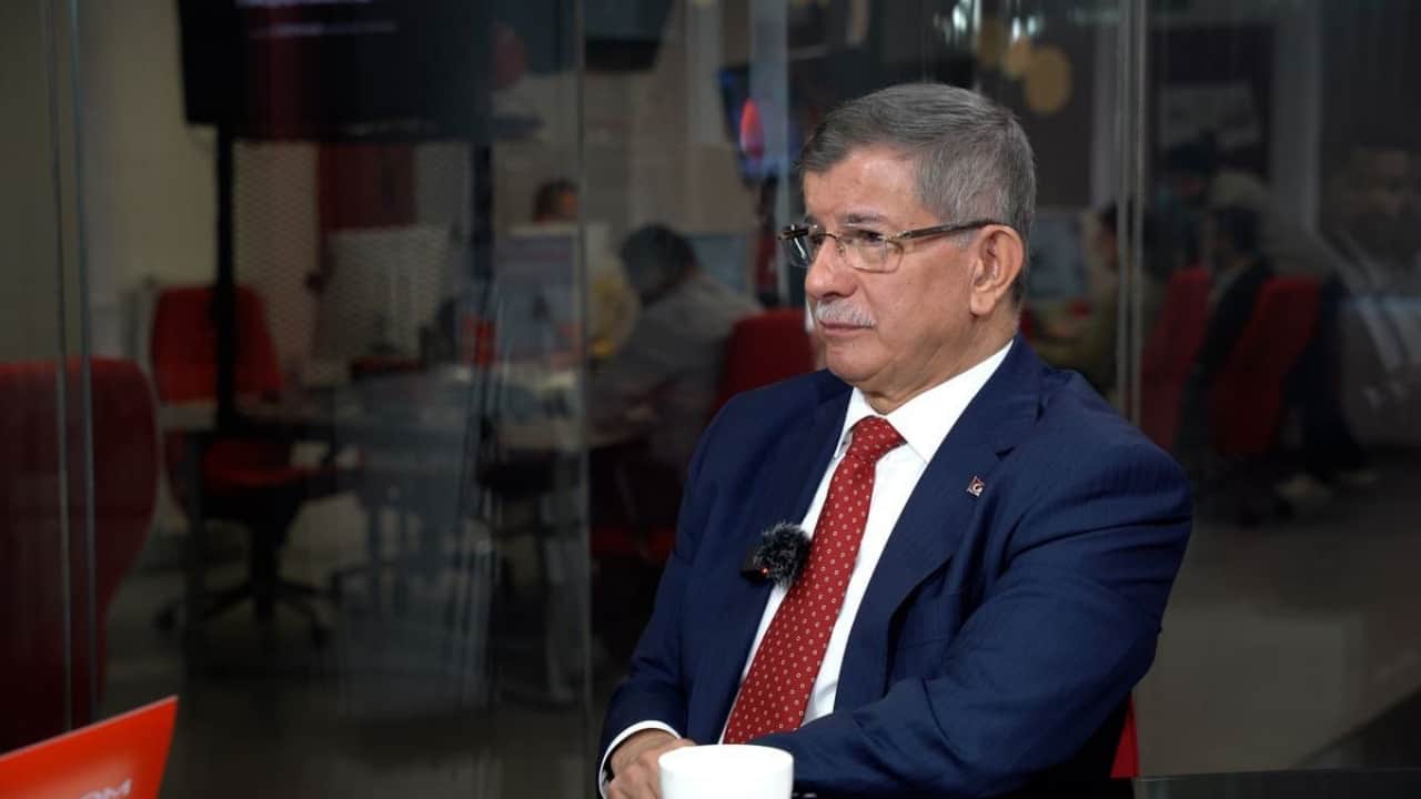 Foto - Tutmayın küçük enişteyi! "Stratejik derinlik"te boğulan Davutoğlu da fitne kazanına odun attı 