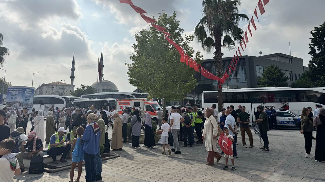 Foto - Üç gün konakladığı Sakarya’dan dualarla uğurlandı! Yolun açık olsun Filistin Konvoyu