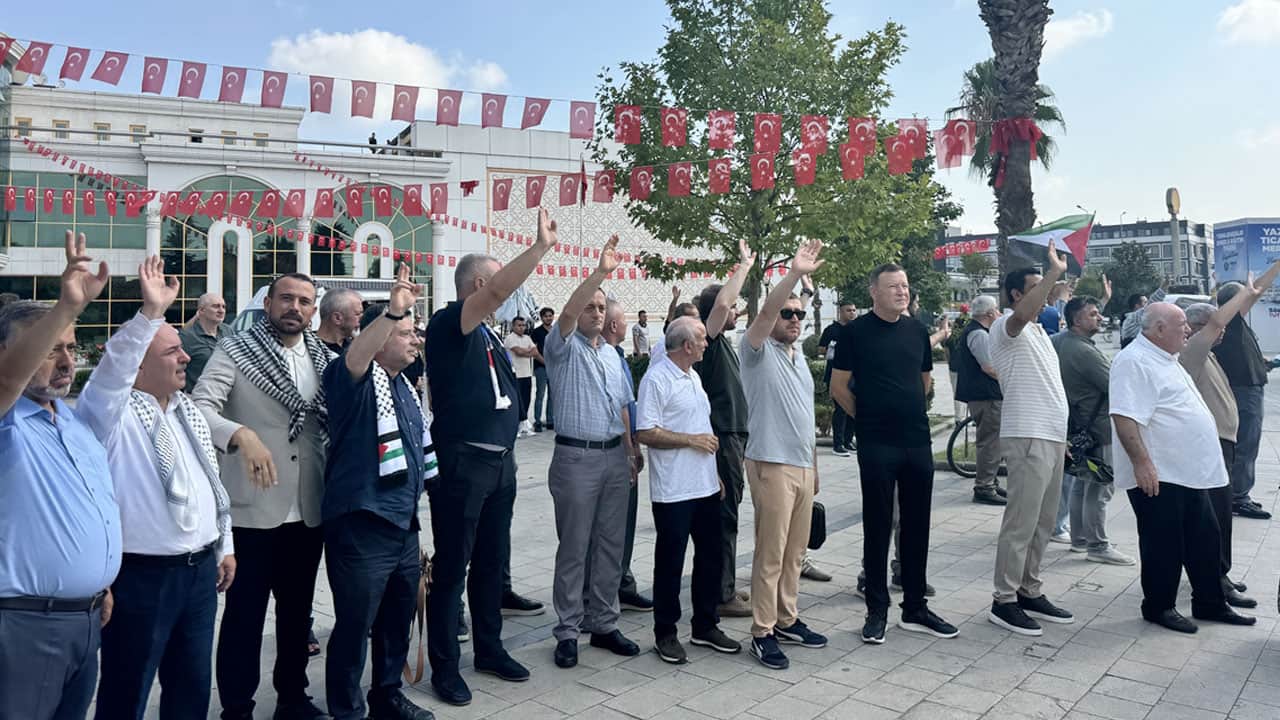 Foto - Üç gün konakladığı Sakarya’dan dualarla uğurlandı! Yolun açık olsun Filistin Konvoyu