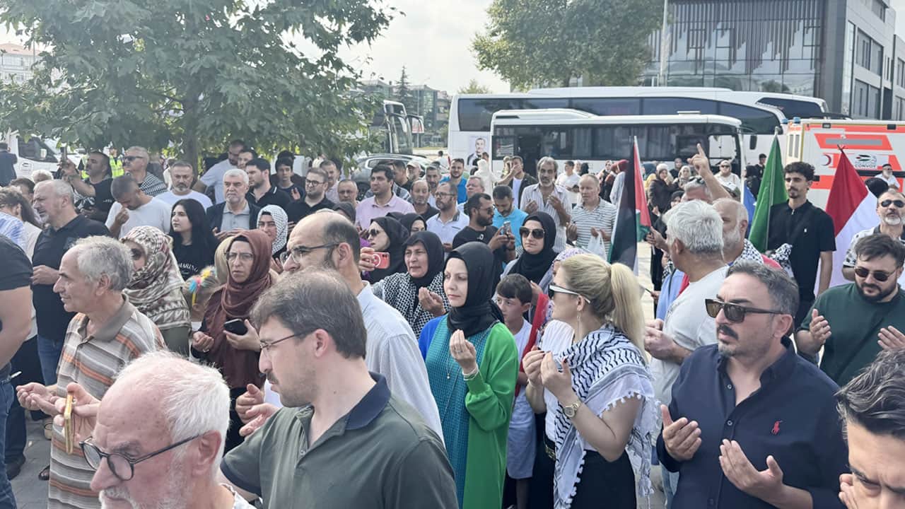 Foto - Üç gün konakladığı Sakarya’dan dualarla uğurlandı! Yolun açık olsun Filistin Konvoyu