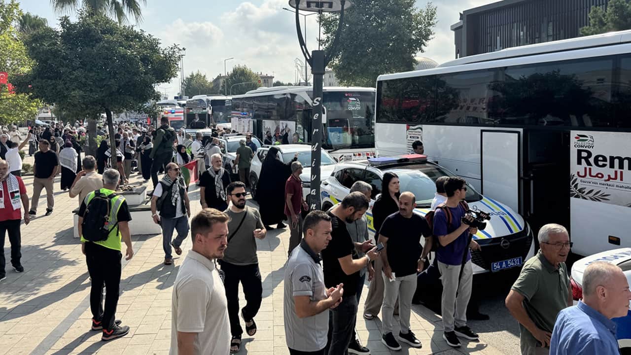 Foto - Üç gün konakladığı Sakarya’dan dualarla uğurlandı! Yolun açık olsun Filistin Konvoyu