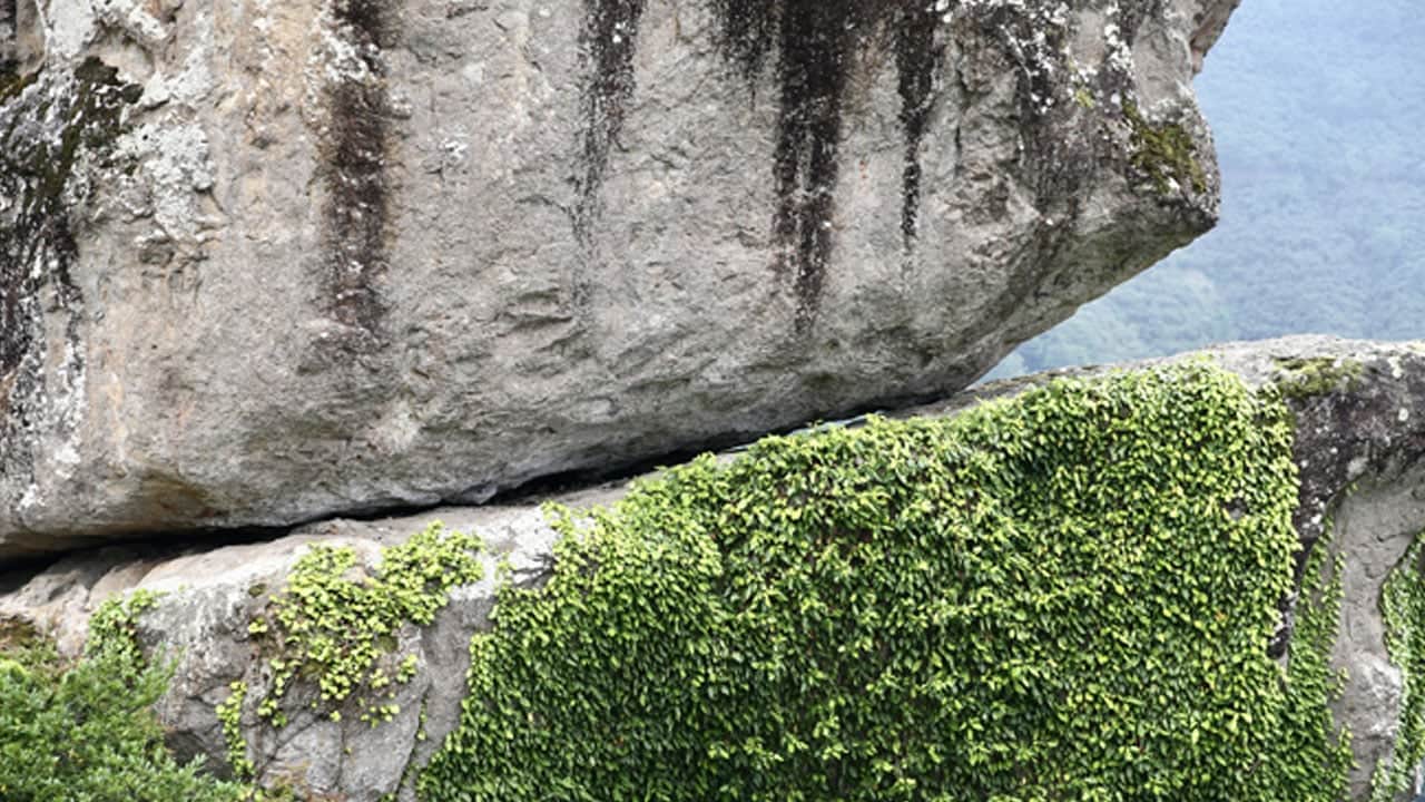 Foto - Uçurumun kenarında havada asılı gibi duruyor! Giresun’daki Gelin Kayası görenleri şaşırtıyor