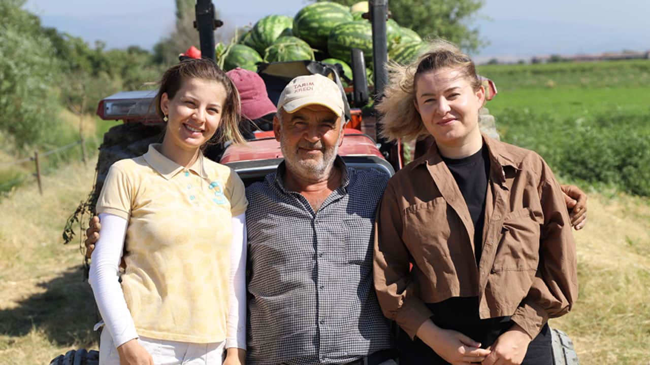Foto - ‘Üniversite okudum ne işim var köyde’ demediler! Diplomalı kız kardeşler masabaşı çalışan yerine hanımağa olmayı seçti