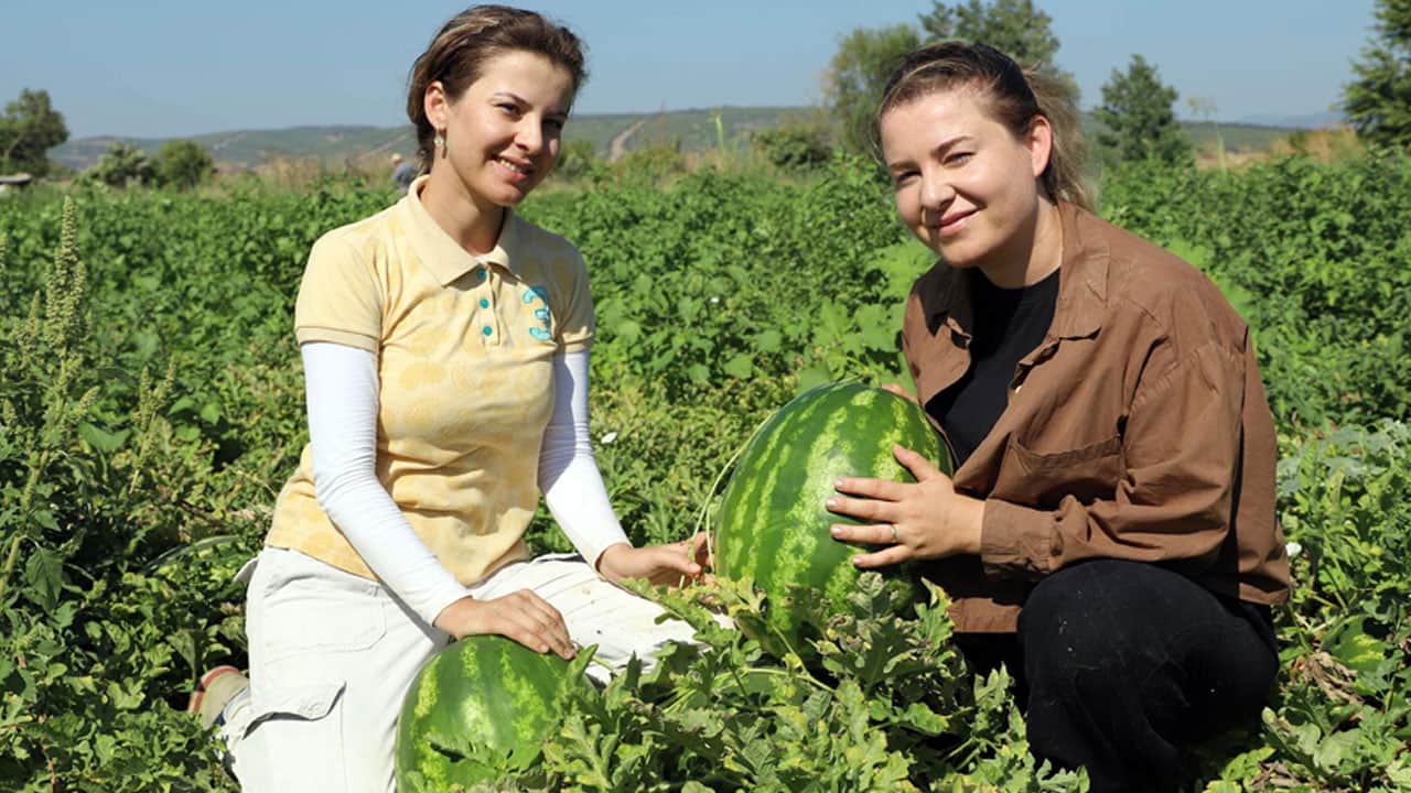 Foto - ‘Üniversite okudum ne işim var köyde’ demediler! Diplomalı kız kardeşler masabaşı çalışan yerine hanımağa olmayı seçti