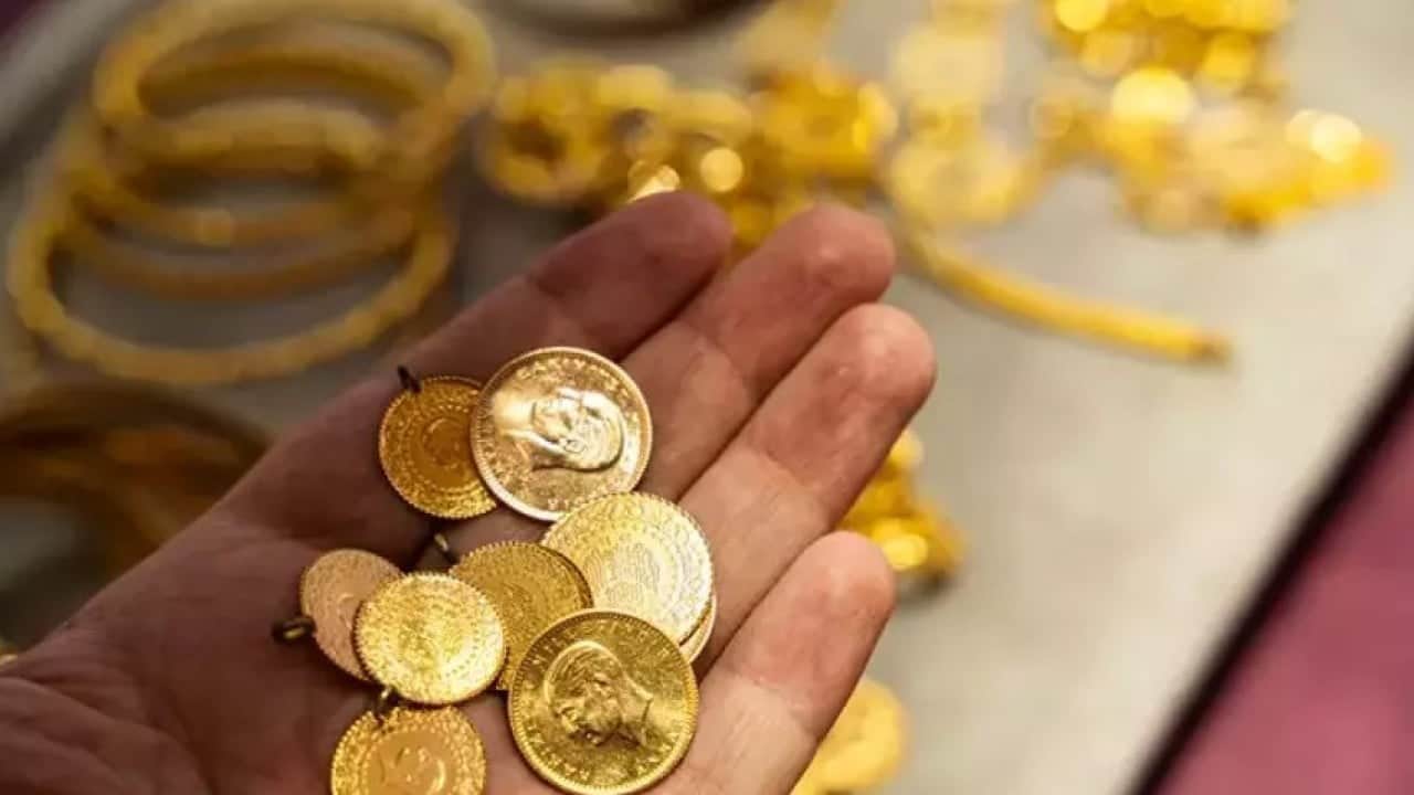 Ünlü ekonomist Pazartesi öncesi duyurdu: Gram altın 1700 lira değişecek