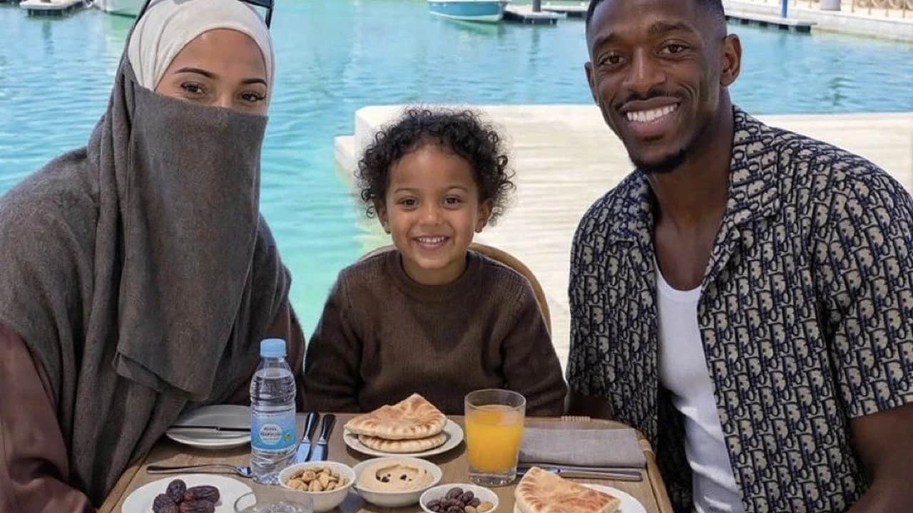 Ünlü futbolcu Dembele’den, eşinin peçesiyle ilgili açıklama
