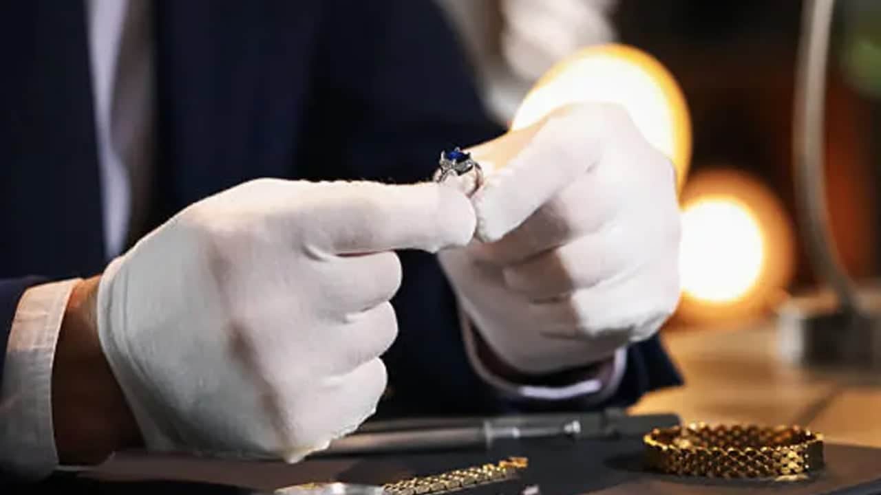 Ünlü mücevher markası rotasını değiştirdi: Gümüş yerine platin yapacak! Bir dönem herkesin bileğindeydi