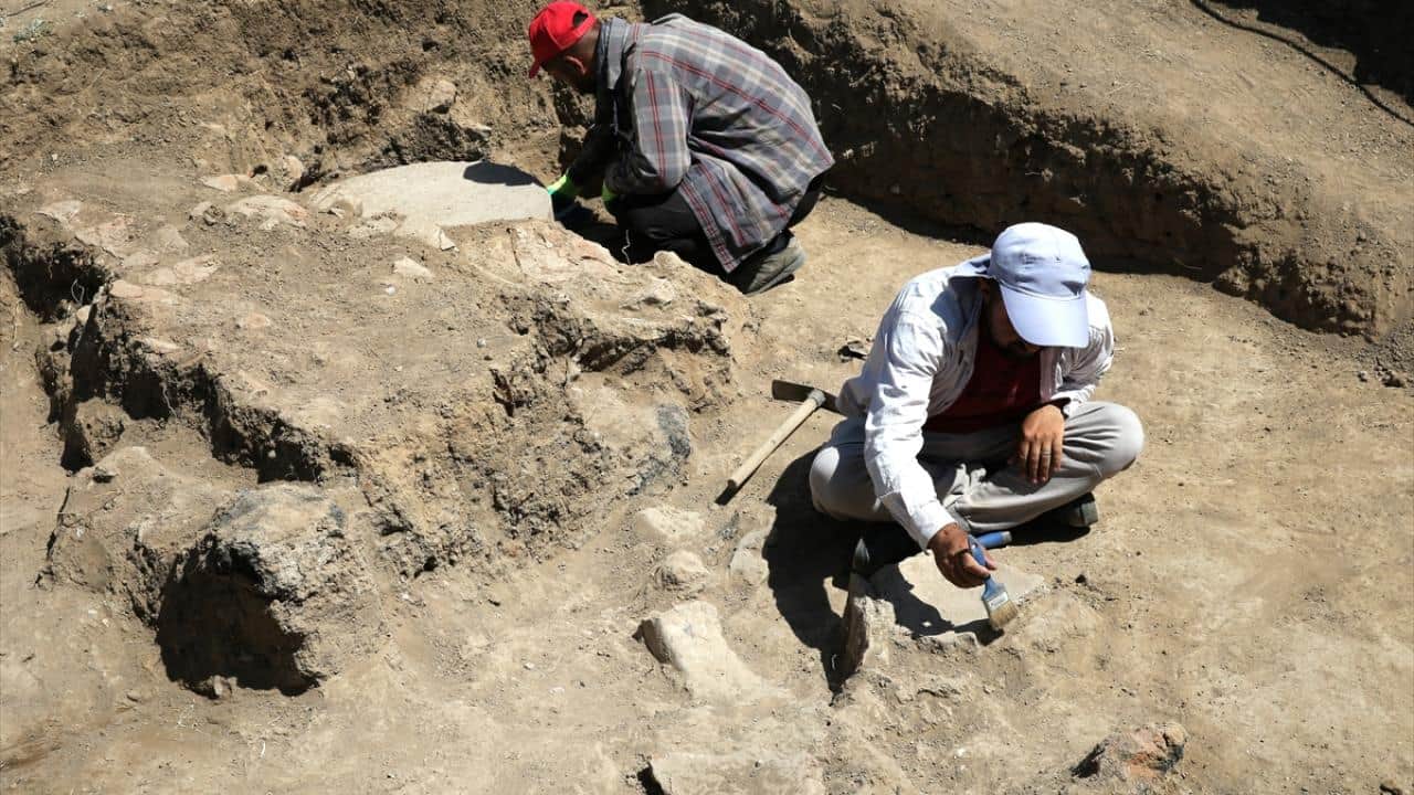 Foto - Urartu'nun izleri gün yüzüne çıkıyor! Kef Kalesi'nde tarihi kazılar