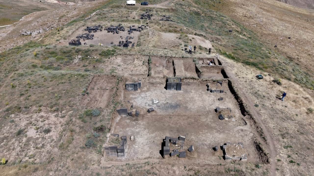 Foto - Urartu'nun izleri gün yüzüne çıkıyor! Kef Kalesi'nde tarihi kazılar