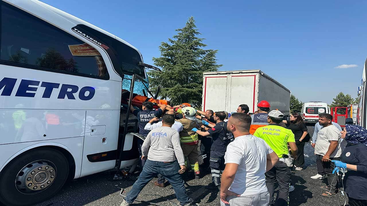 Foto - Uşak'taki feci otobüs kazasında acı haber! Ağır yaralanan muavin kurtarılamadı!