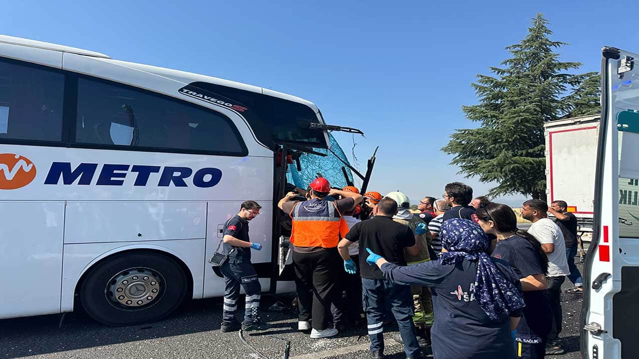 Uşak'taki feci otobüs kazasında acı haber! Ağır yaralanan muavin kurtarılamadı!