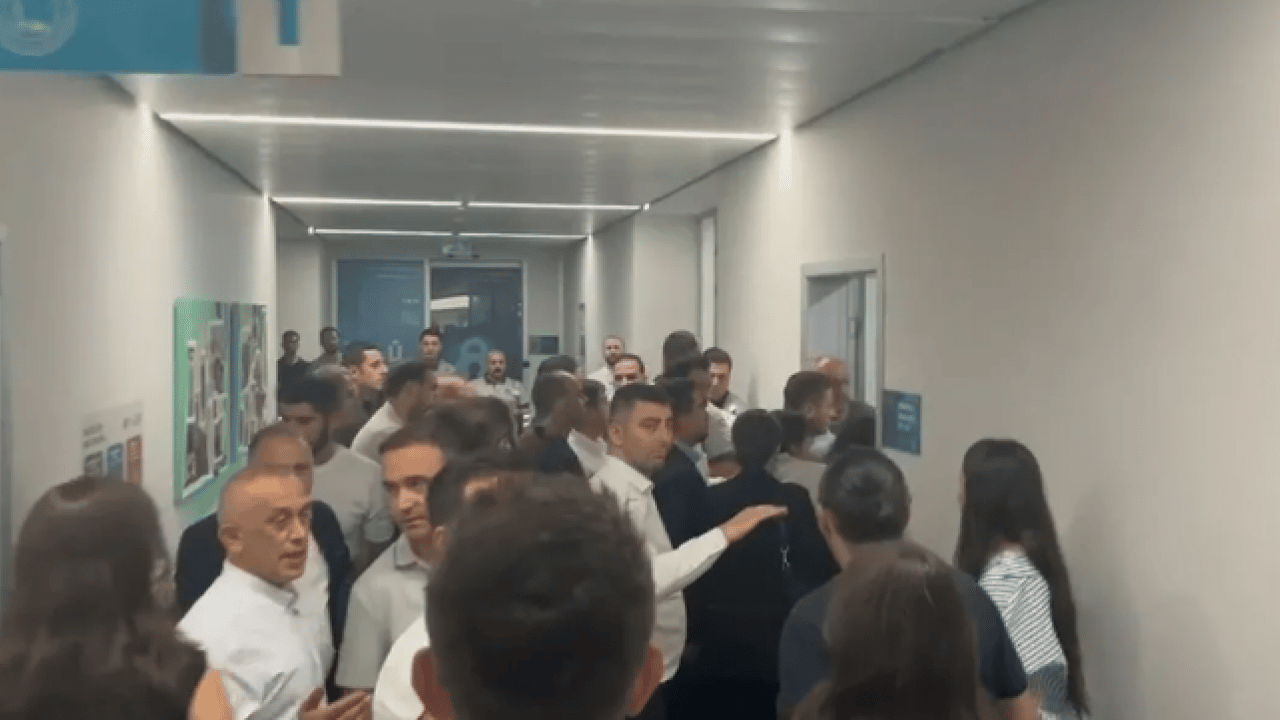 Foto - Üsküdar Belediyesi Başkan Vekili seçiminde arbede: Yeni Partililerden CHP’lilere saldırı