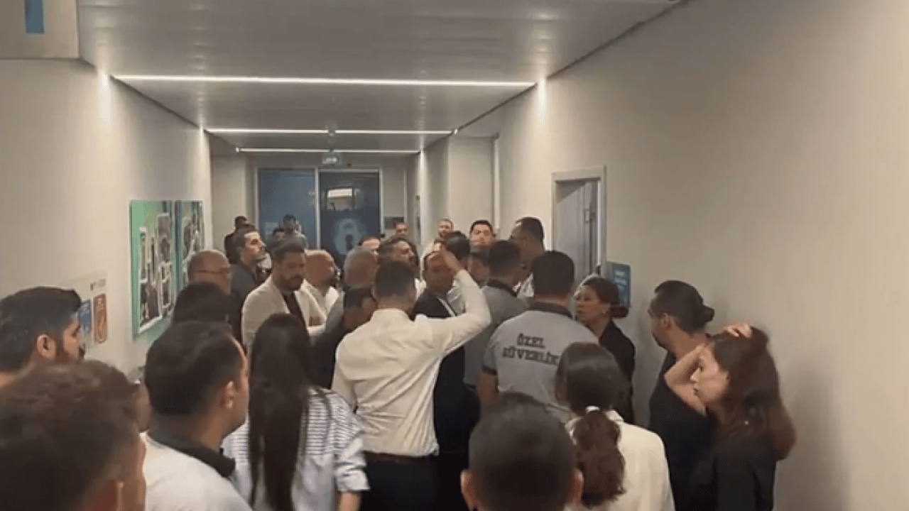 Foto - Üsküdar Belediyesi Başkan Vekili seçiminde arbede: Yeni Partililerden CHP’lilere saldırı