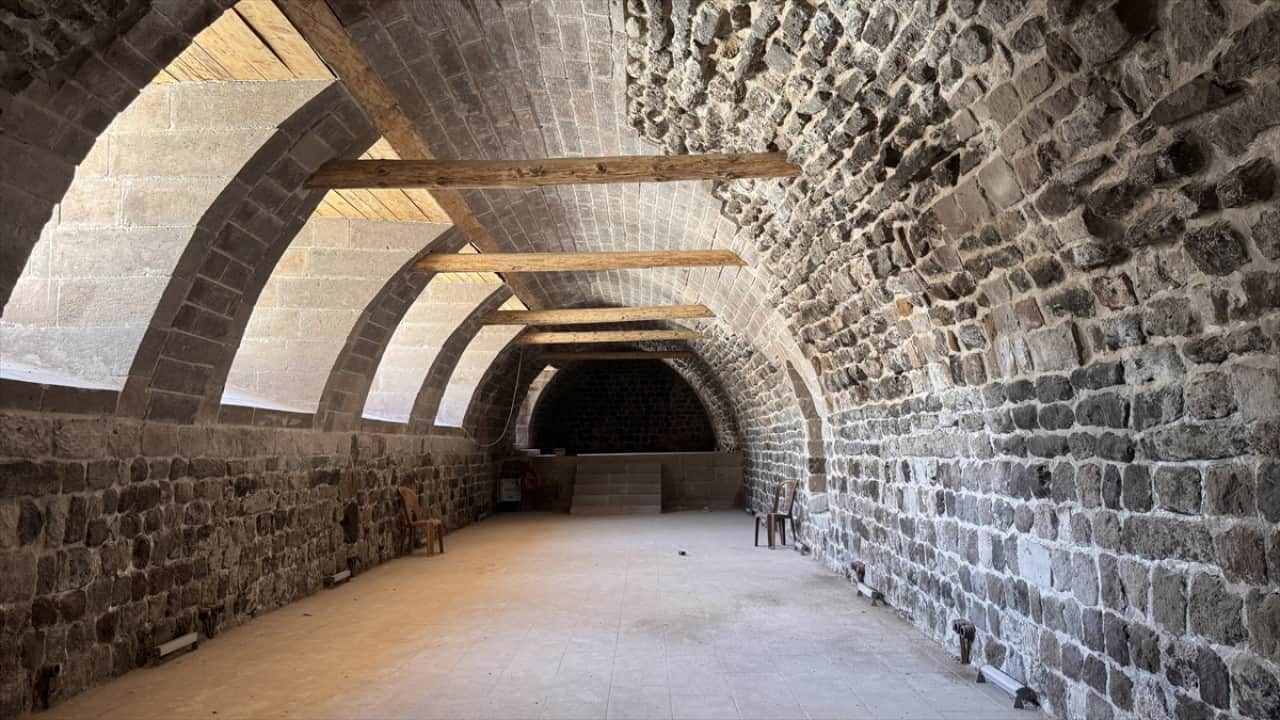 Foto - Üstündeki topraktan kurtuldu tarihi Gön Hanı turizmin hizmetinde