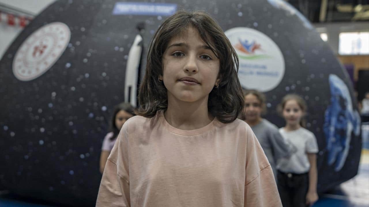 Foto - Uzay çadırında gökyüzünü keşfediyorlar! Çocukların bilim merakı artıyor