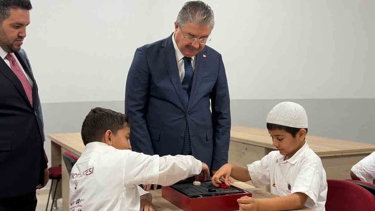 Foto - Vali Yılmaz'dan TÜGVA Yaz Okulu'na anlamlı ziyaret!