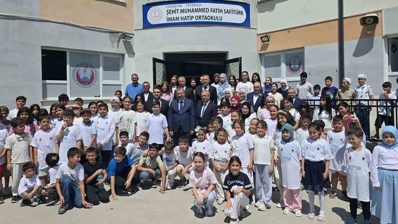 Vali Yılmaz'dan TÜGVA Yaz Okulu'na anlamlı ziyaret!