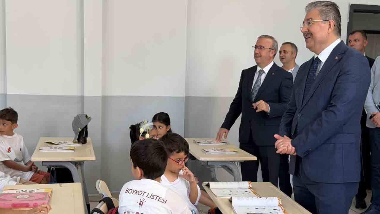 Foto - Vali Yılmaz'dan TÜGVA Yaz Okulu'na anlamlı ziyaret!