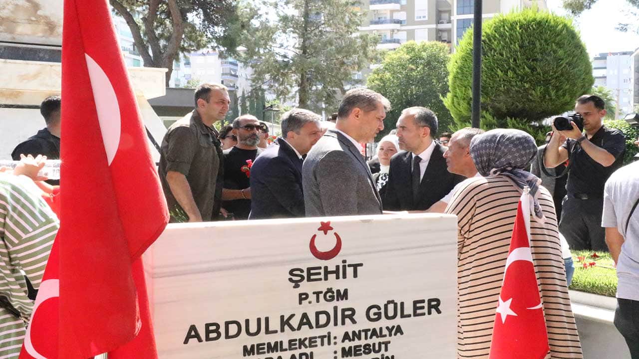 Foto - Vatan hainlerine karşı göğsünü siper etmişti! 15 Temmuz kahramanı Muhammet Oğuz Kılınç kabri başında dualarla anıldı!