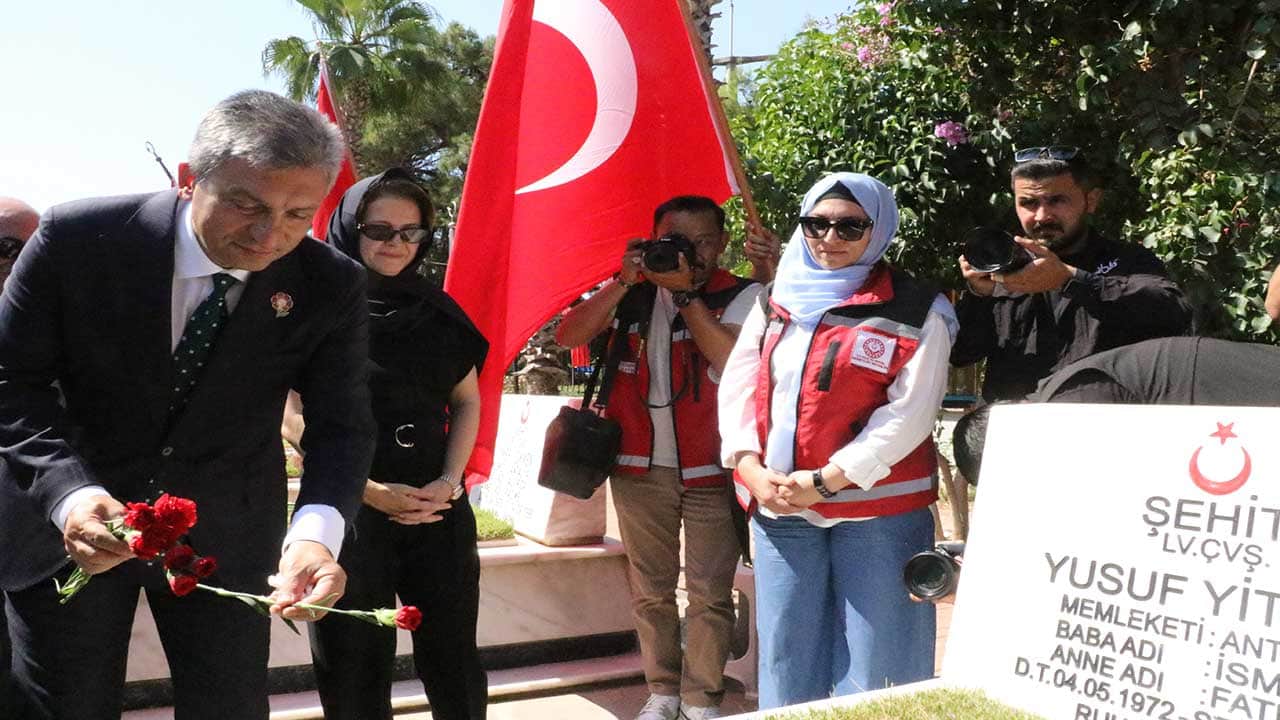 Vatan hainlerine karşı göğsünü siper etmişti! 15 Temmuz kahramanı Muhammet Oğuz Kılınç kabri başında dualarla anıldı!
