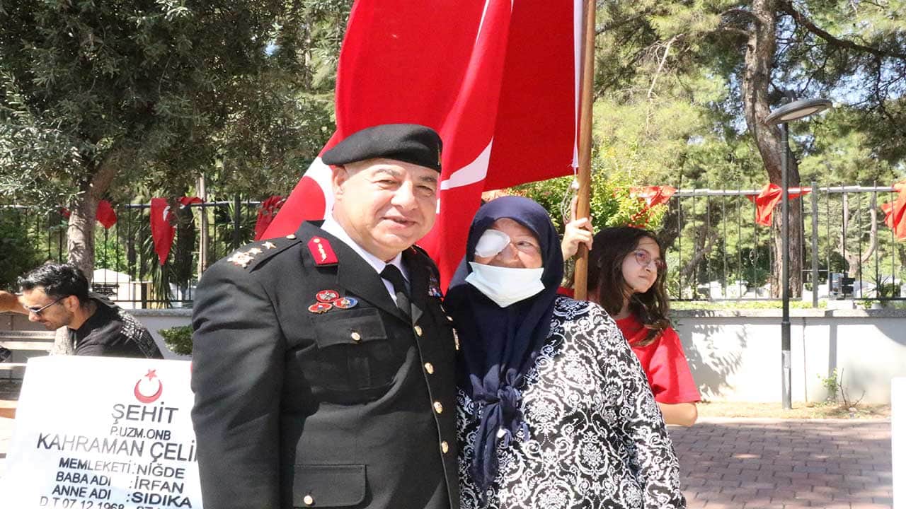 Foto - Vatan hainlerine karşı göğsünü siper etmişti! 15 Temmuz kahramanı Muhammet Oğuz Kılınç kabri başında dualarla anıldı!