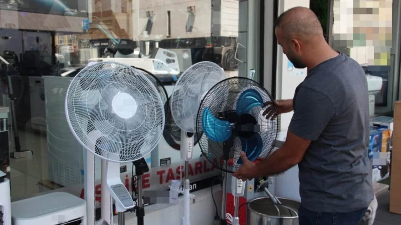 Vatandaş sıcaklardan bunaldı Vantilatör ve klima satışları patladı
