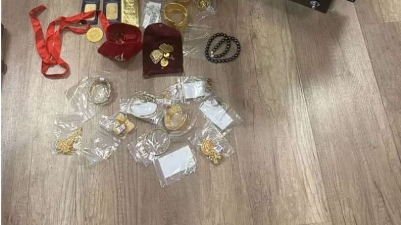 Foto - Vay Alihan Kuriş vay! Evindeki çelik kasadan servet çıktı