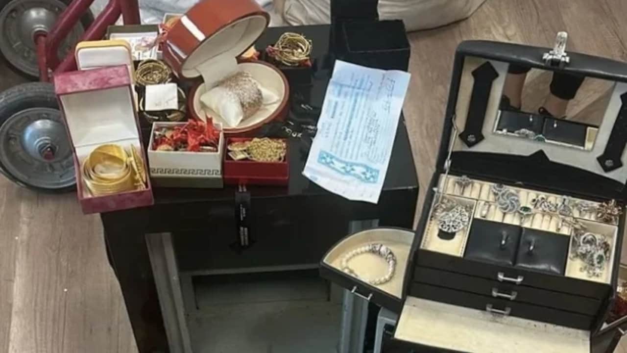 Foto - Vay Alihan Kuriş vay! Evindeki çelik kasadan servet çıktı