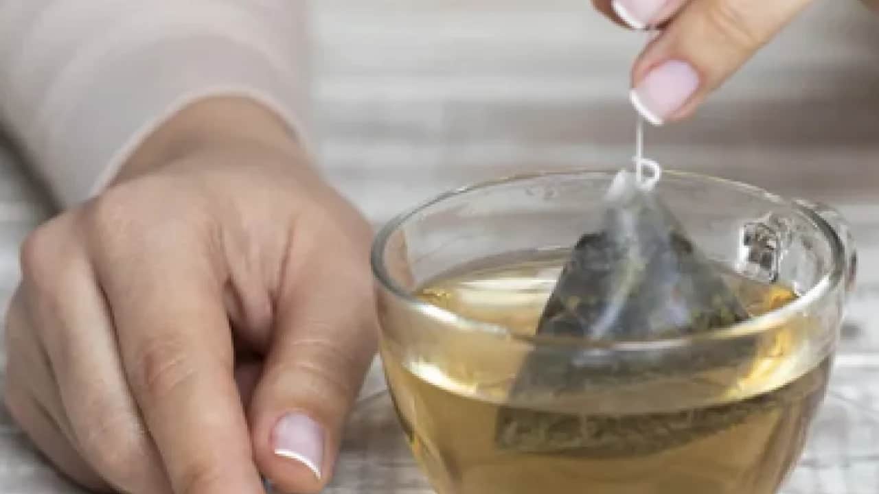 Vücudunuzu sarsacak gelişme: Çay değil plastik içiyorsunuz! İşte en sağlıklı çay demleme yöntemi