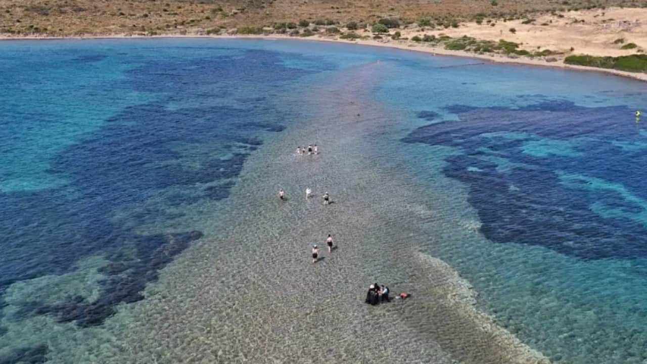 Yalancı Boğaz görenleri mest ediyor: İki ada arasını yürüyerek geçiyorlar!