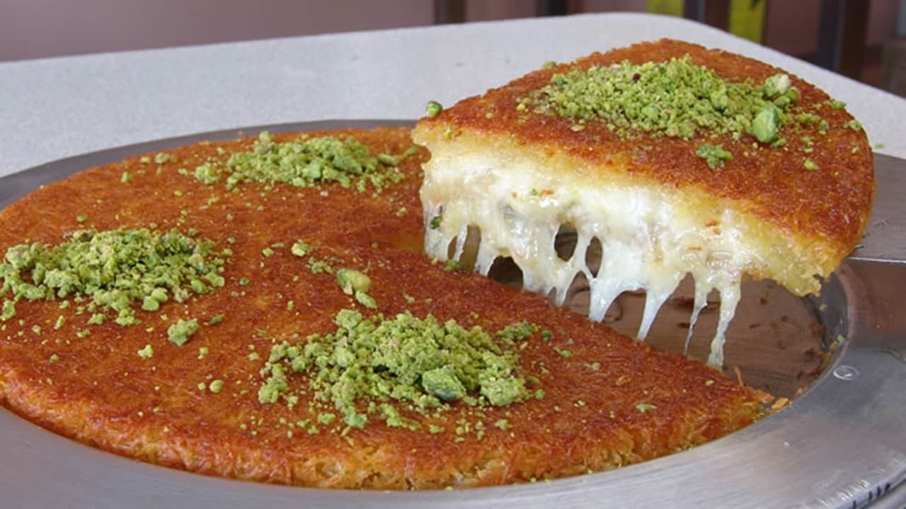 Foto - Yapan yine yaptı: Antep usulü künefe tel tel ayrılıyor! Bunu yap pişman olma: Masarifiler bayılacak...
