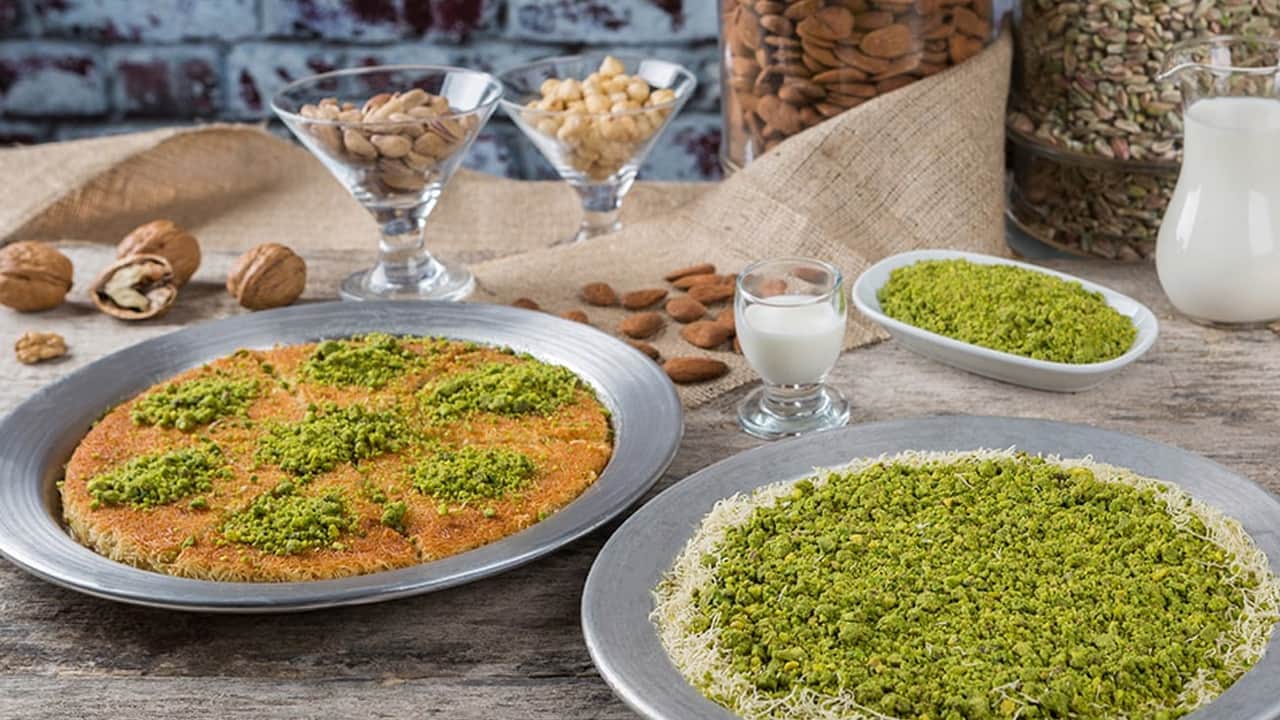 Foto - Yapan yine yaptı: Antep usulü künefe tel tel ayrılıyor! Bunu yap pişman olma: Masarifiler bayılacak...