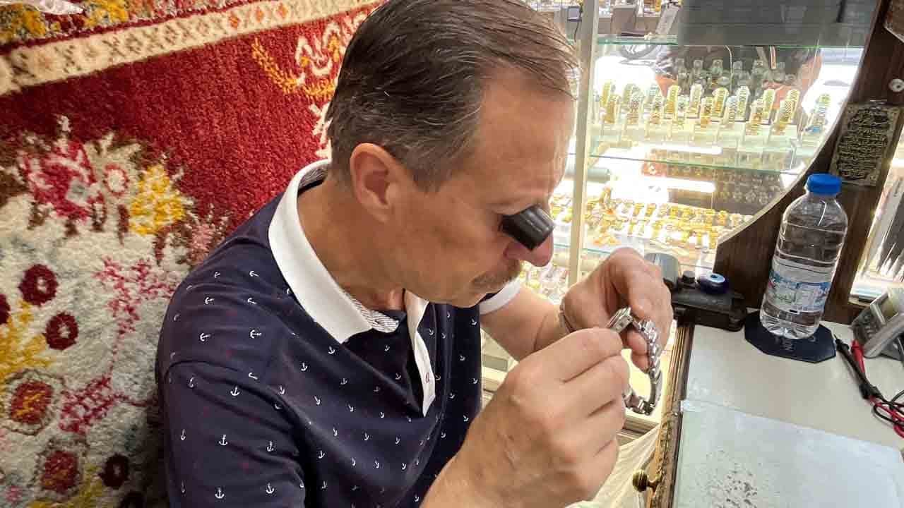 Foto - Yarım asırlık tamirci, çıraksızlıktan şikayetçi: Dijital çağ saat tamircilerini de vurdu