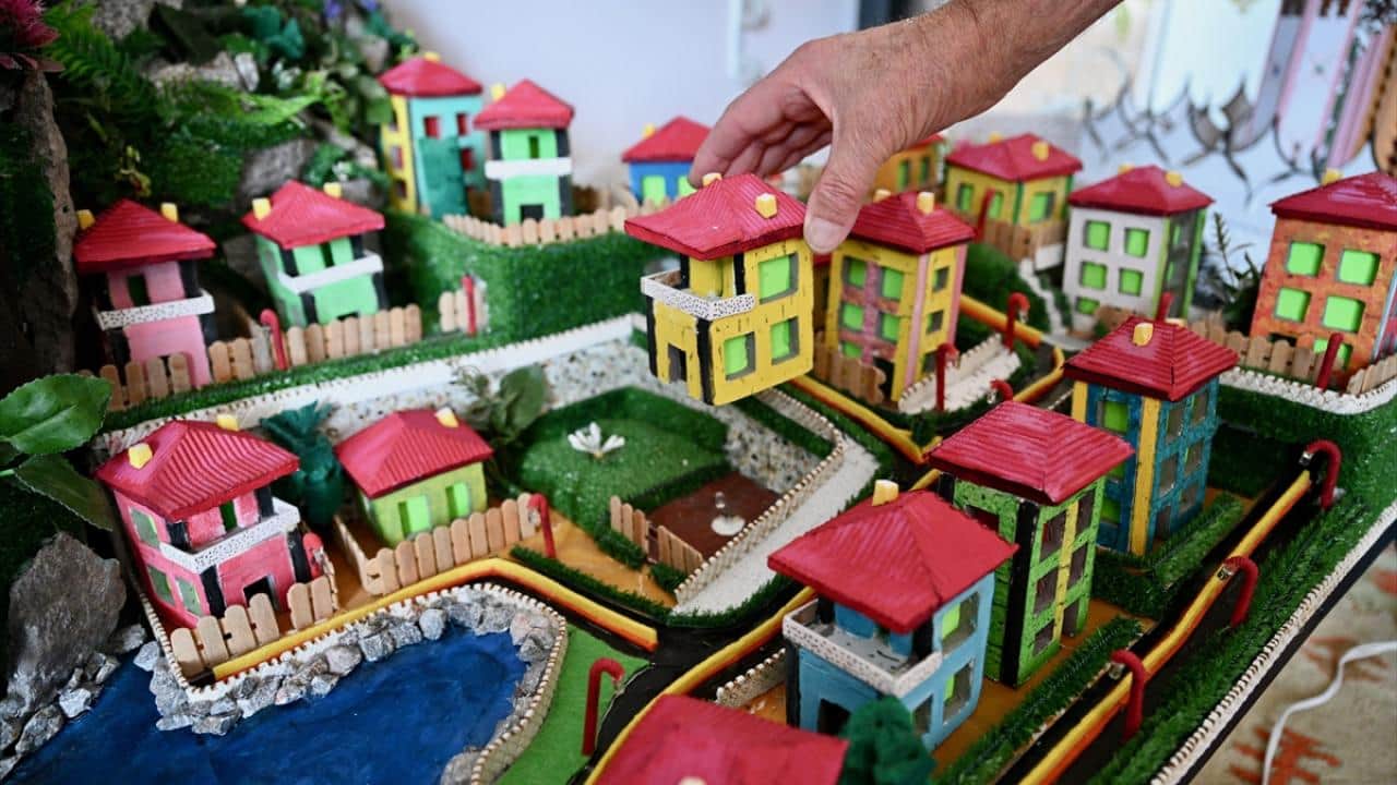 Foto - Yarım kalan mimarlık hayalini maketlerle yeniden inşa ediyor: Allahutaala'ya bir kulluk vazifesi olduğunu düşündüm